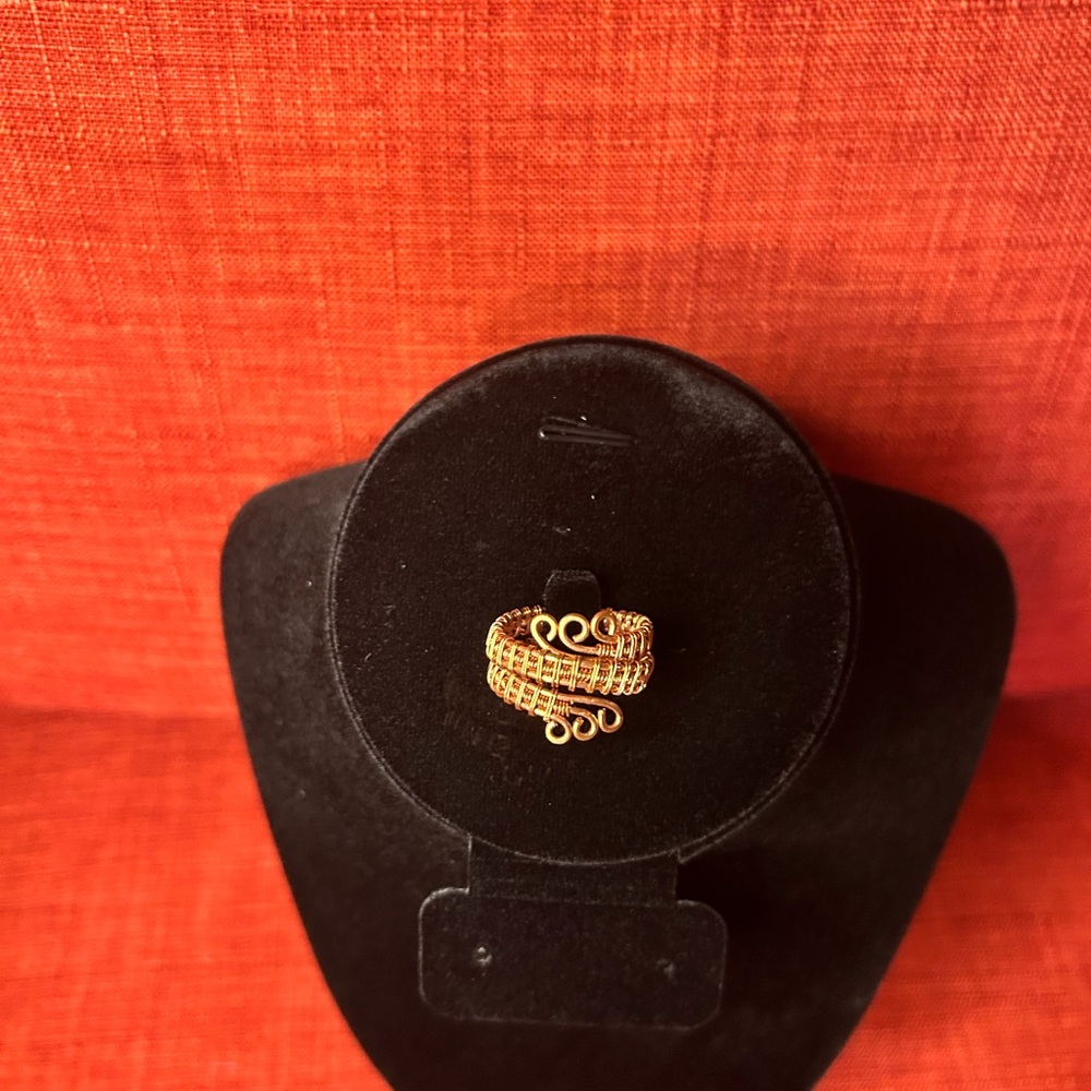 Elegant Gold-Tone Women's Ring